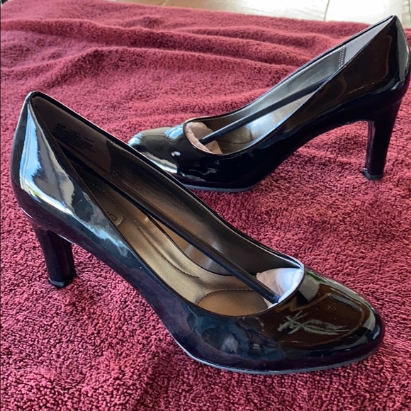 Bandolino black patent pumps NWT - Picture 3 of 4